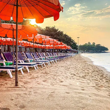 Central Pattaya Condo Best Pool & Great Location